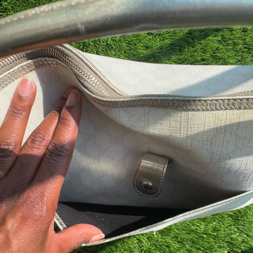 Gucci Shoulder Bag in White and Silver - Picture 4 of 9